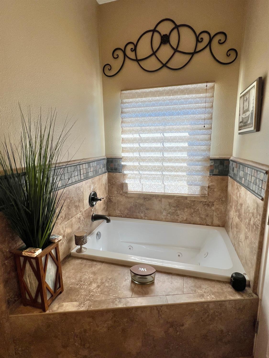 7197 Perlman Dr, Sanger, CA 93657
