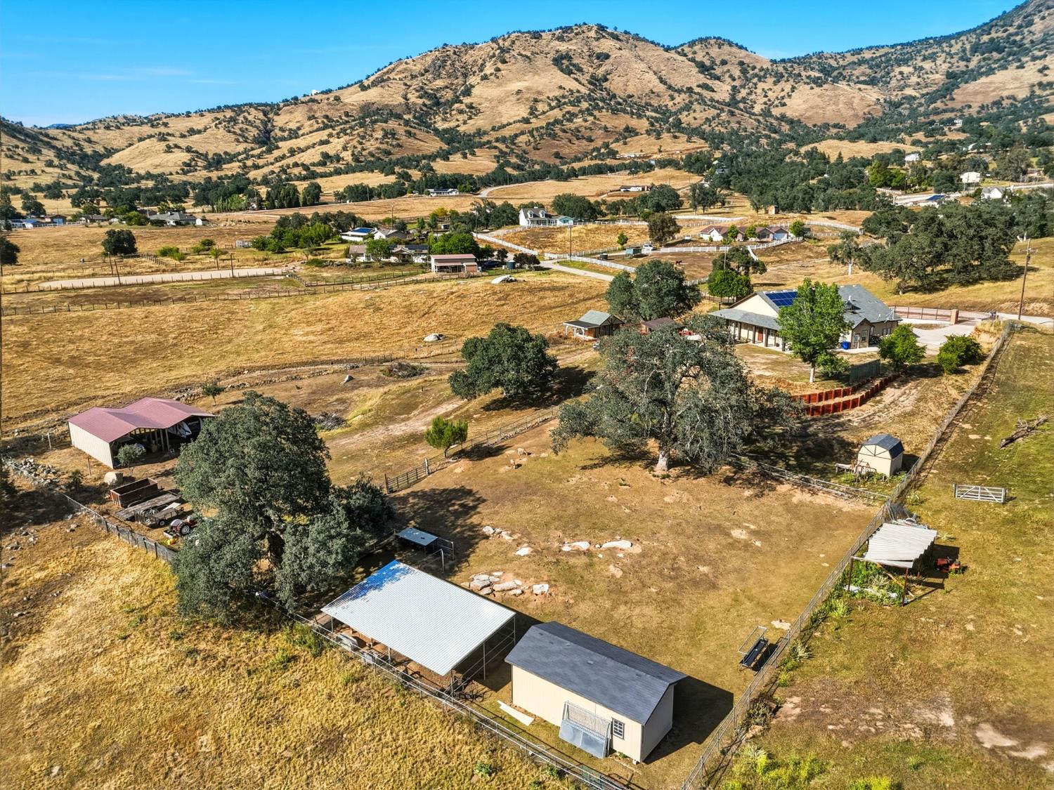 7197 Perlman Dr, Sanger, CA 93657