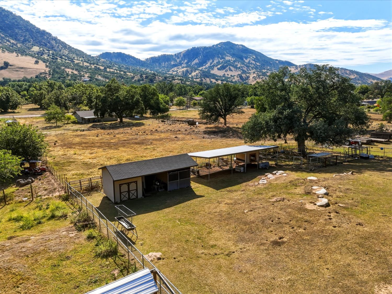 7197 Perlman Dr, Sanger, CA 93657