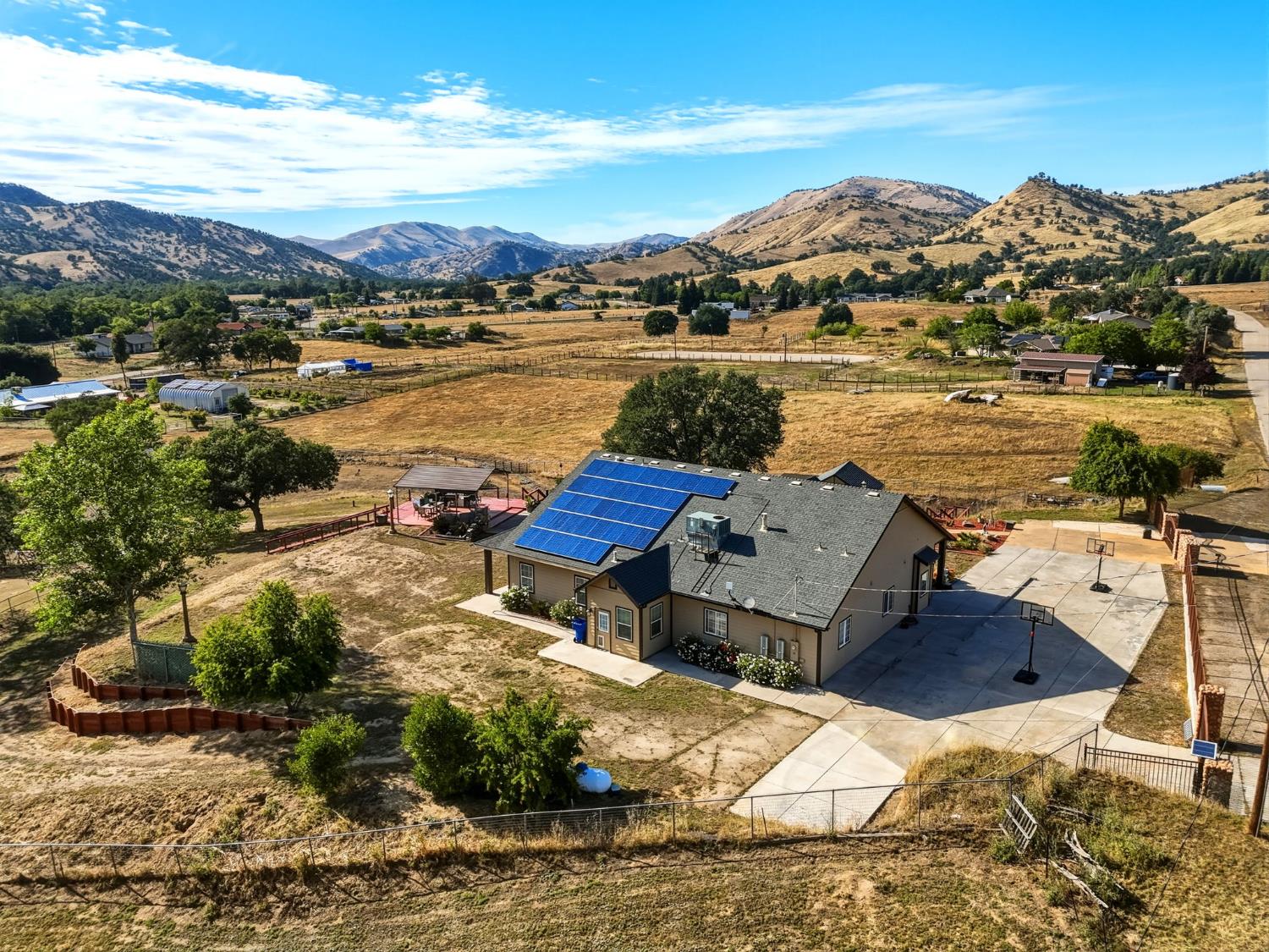 7197 Perlman Dr, Sanger, CA 93657