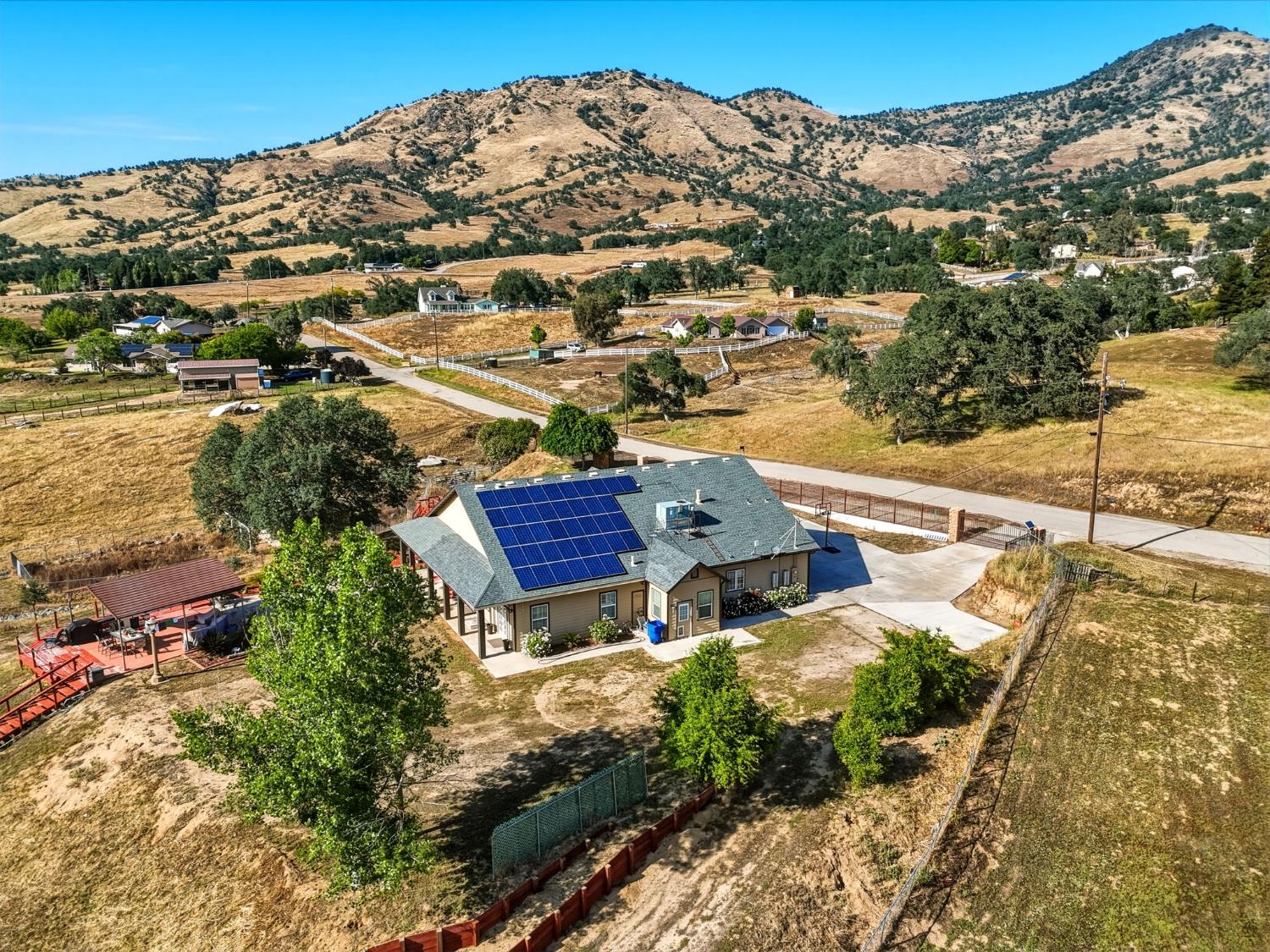 7197 Perlman Dr, Sanger, CA 93657