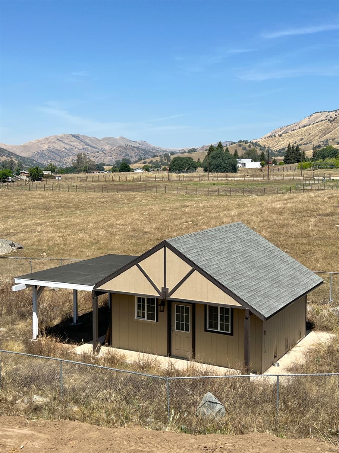 7197 Perlman Dr, Sanger, CA 93657