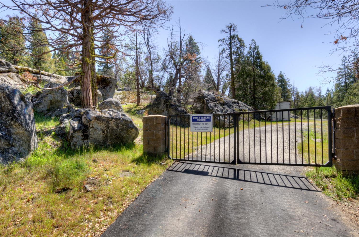 40806 Mill Run Ln, Shaver Lake, CA 93664