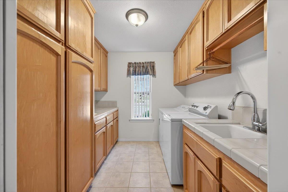 14100 Millerton Rd, Prather, CA 93651