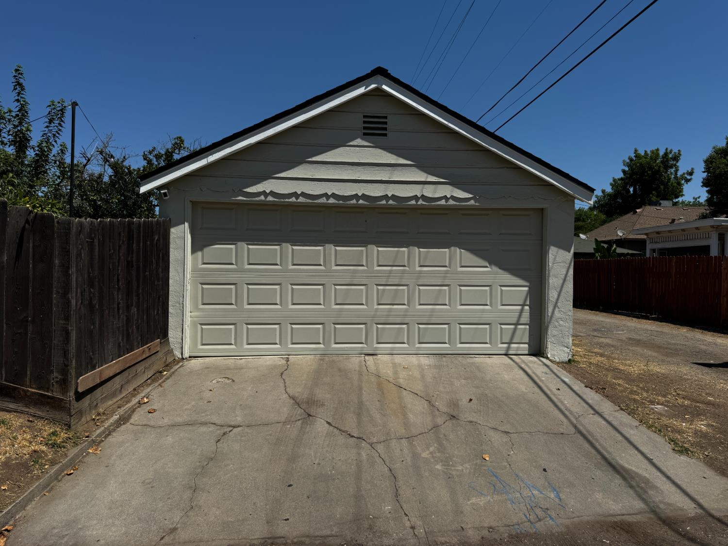 704 N Roosevelt Ave, Fresno, CA 93728