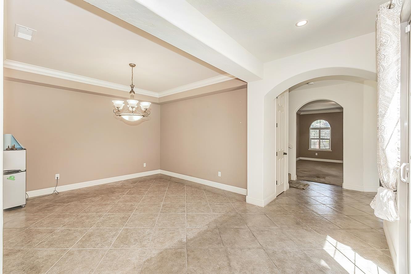 11345 N Via Montessori Dr, Fresno, CA 93730
