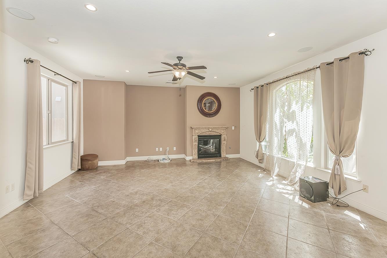 11345 N Via Montessori Dr, Fresno, CA 93730