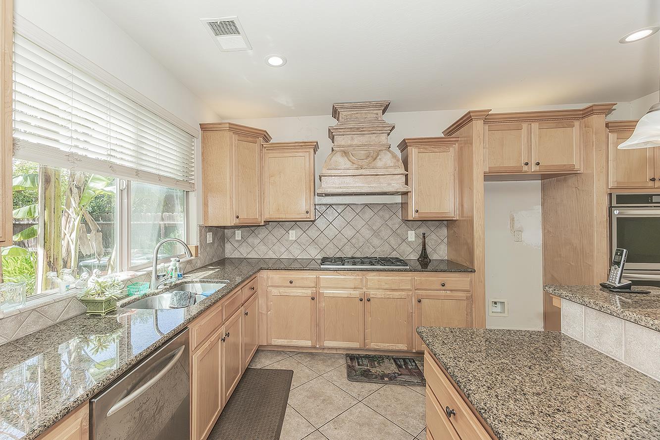 11345 N Via Montessori Dr, Fresno, CA 93730