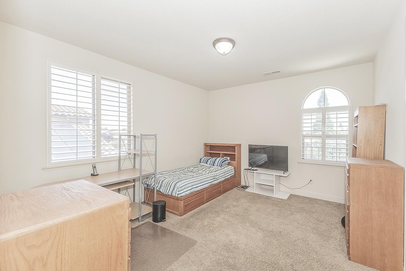 11345 N Via Montessori Dr, Fresno, CA 93730