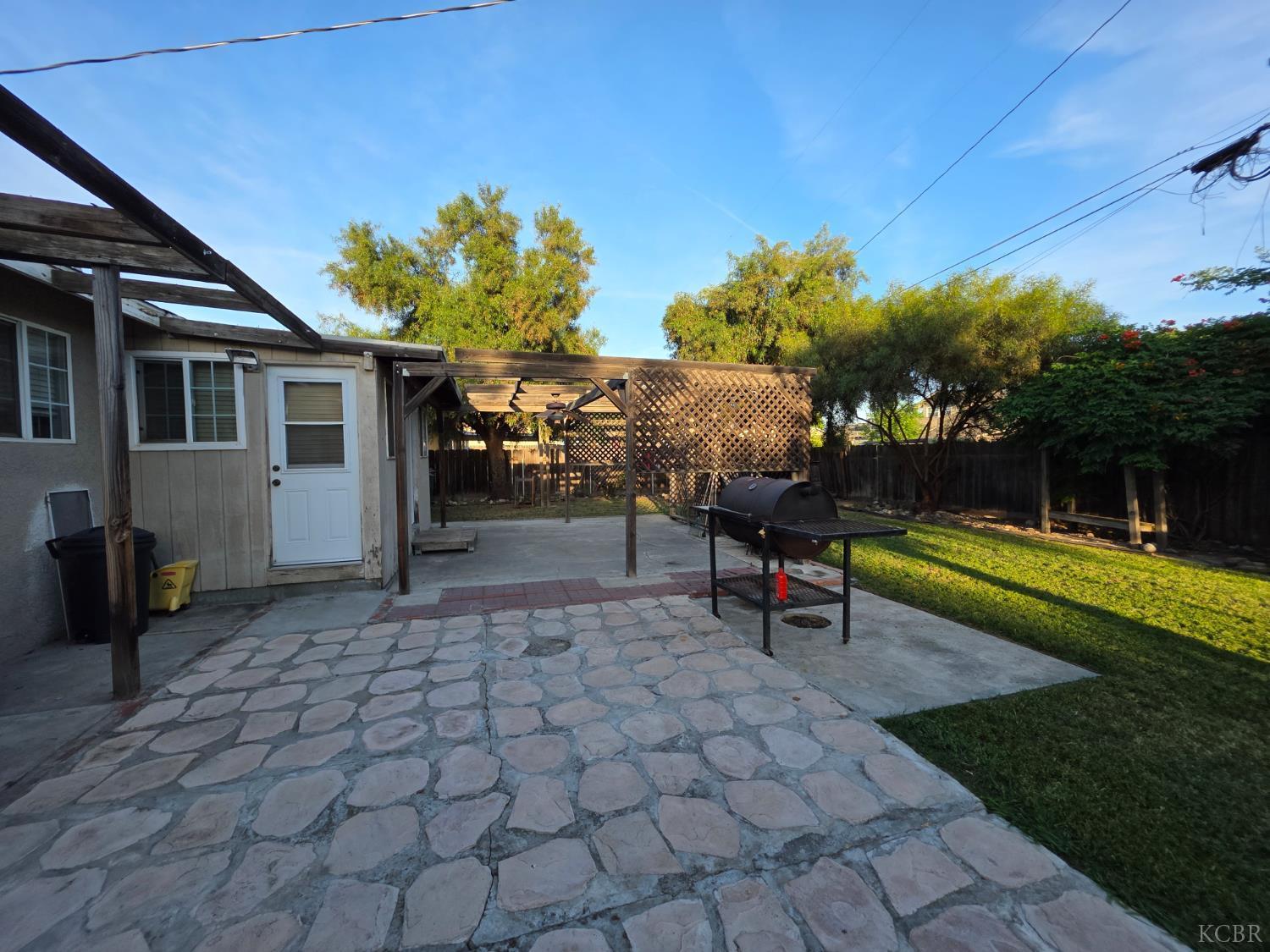 275 Ida Way, Hanford, CA 93230