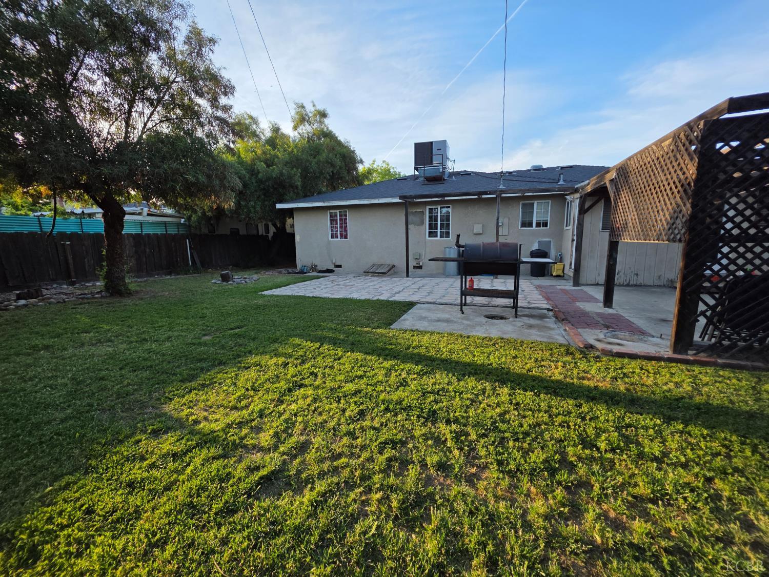 275 Ida Way, Hanford, CA 93230