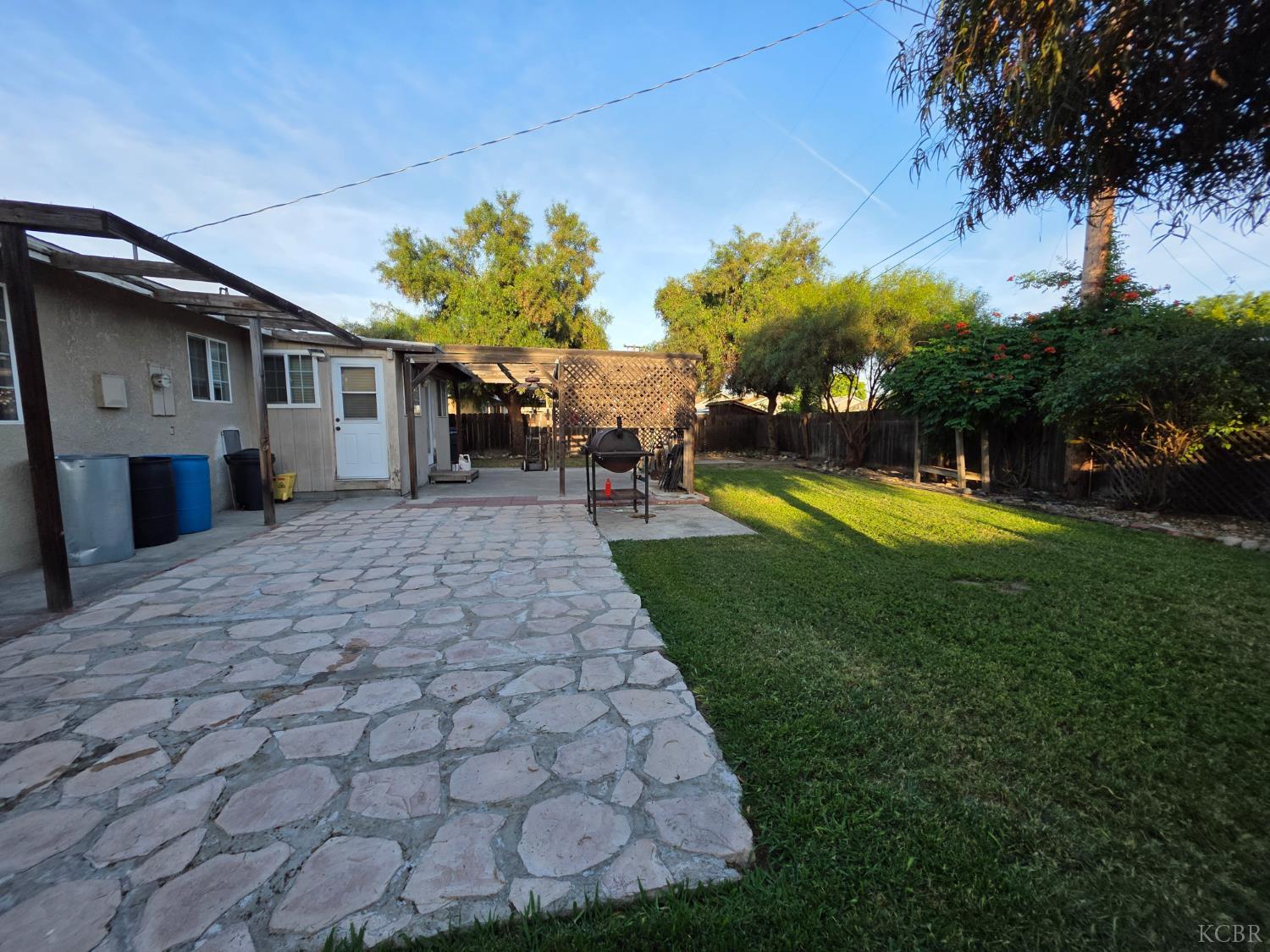 275 Ida Way, Hanford, CA 93230