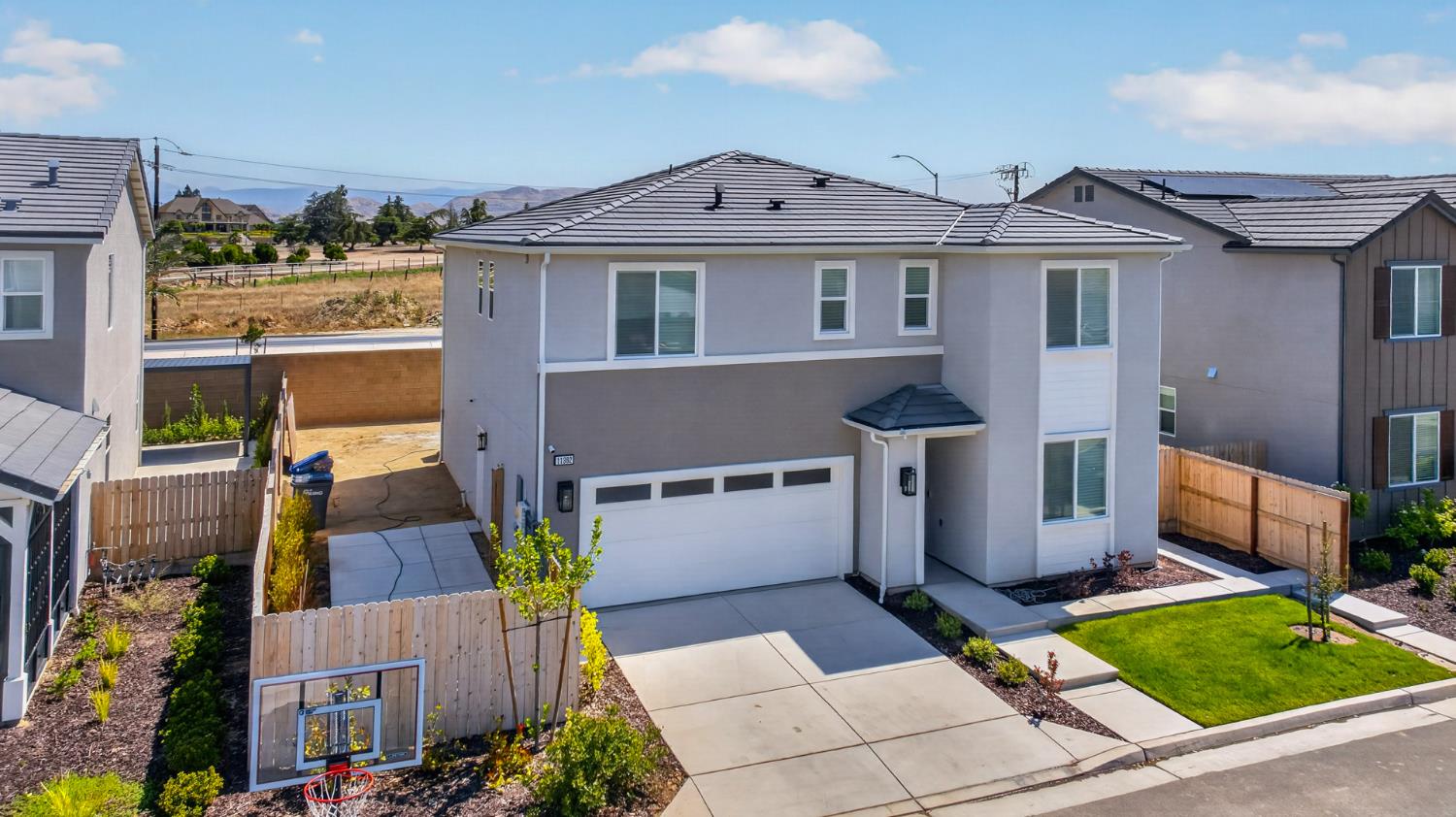11382 N La Brisa Dr, Fresno, CA 93730