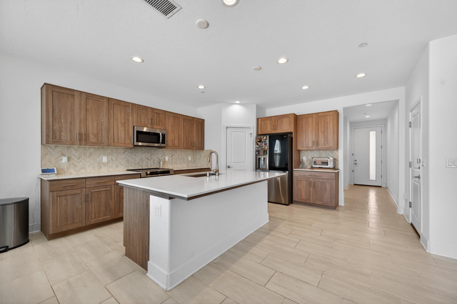 11382 N La Brisa Dr, Fresno, CA 93730