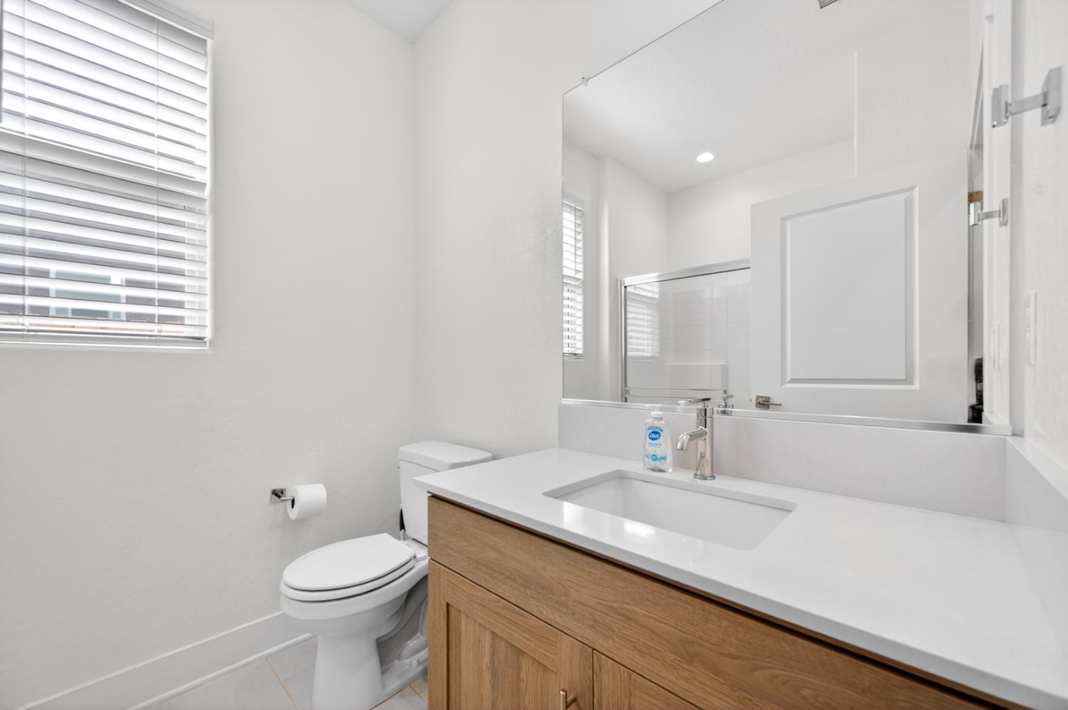 11382 N La Brisa Dr, Fresno, CA 93730