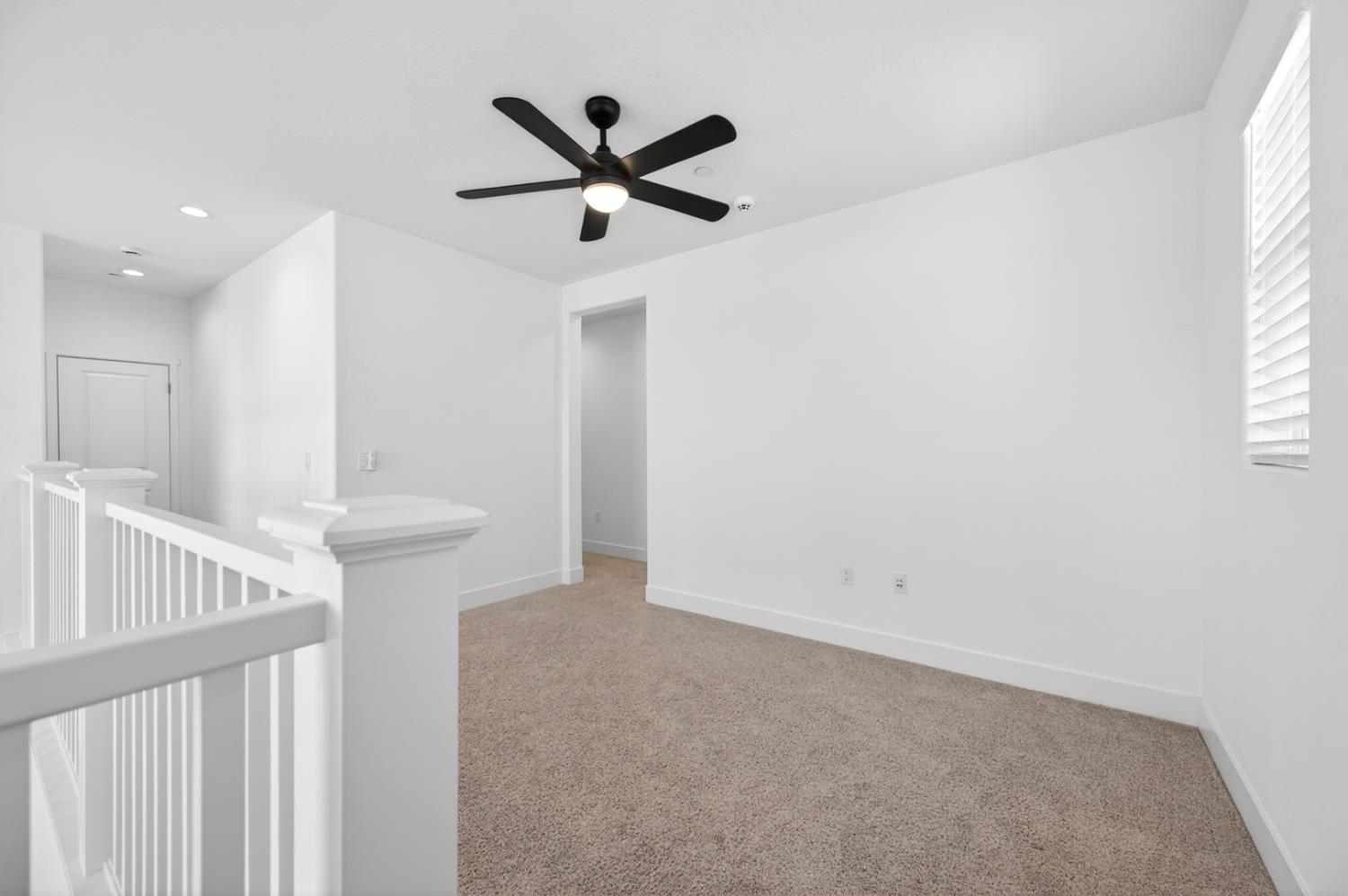 11382 N La Brisa Dr, Fresno, CA 93730