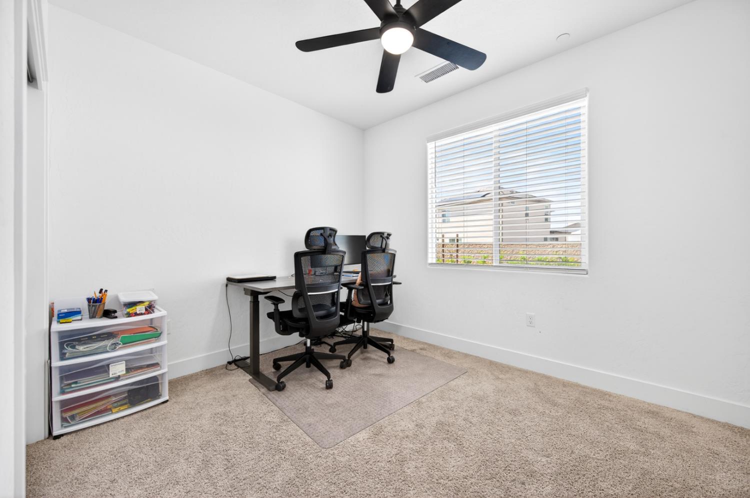 11382 N La Brisa Dr, Fresno, CA 93730