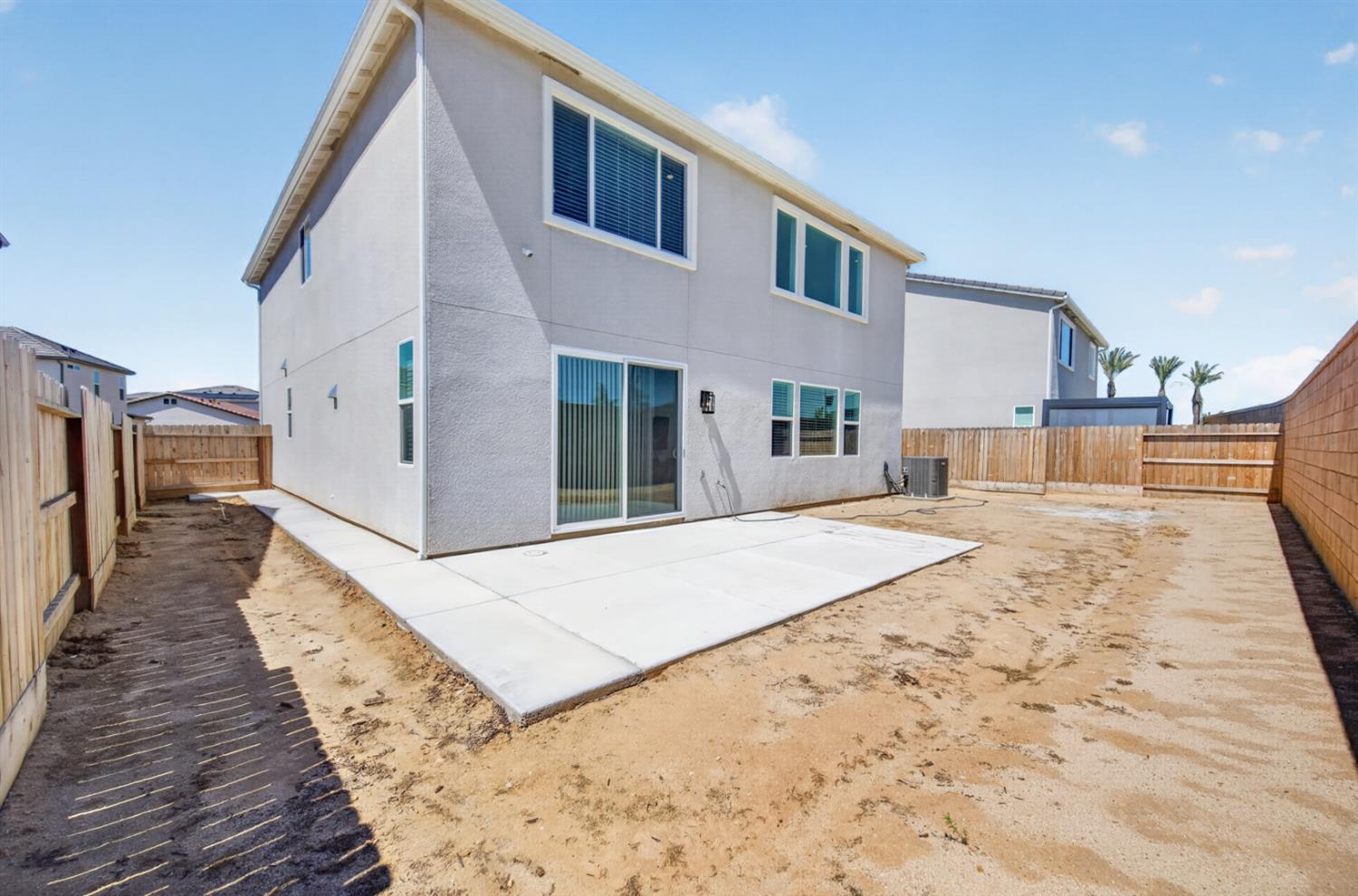 11382 N La Brisa Dr, Fresno, CA 93730