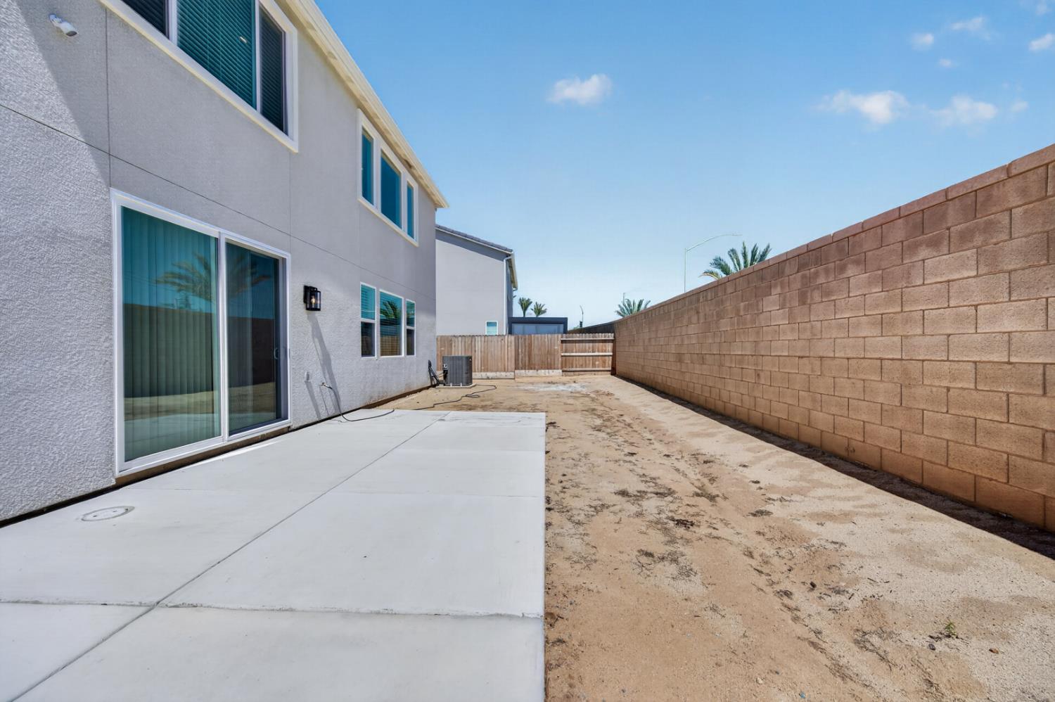 11382 N La Brisa Dr, Fresno, CA 93730