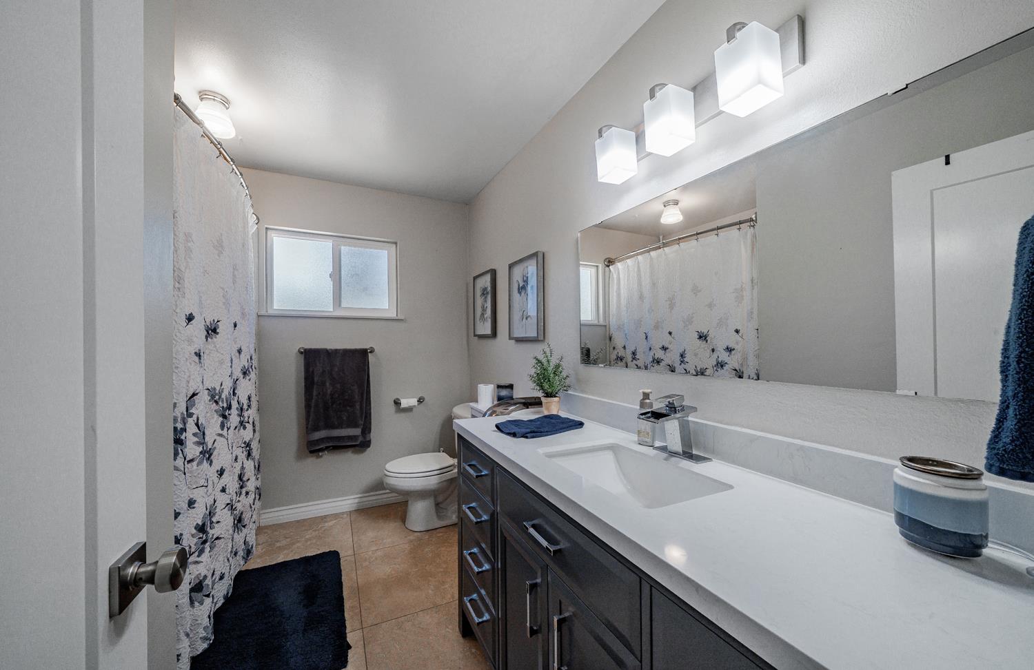 1745 W San Madele Ave, Fresno, CA 93711