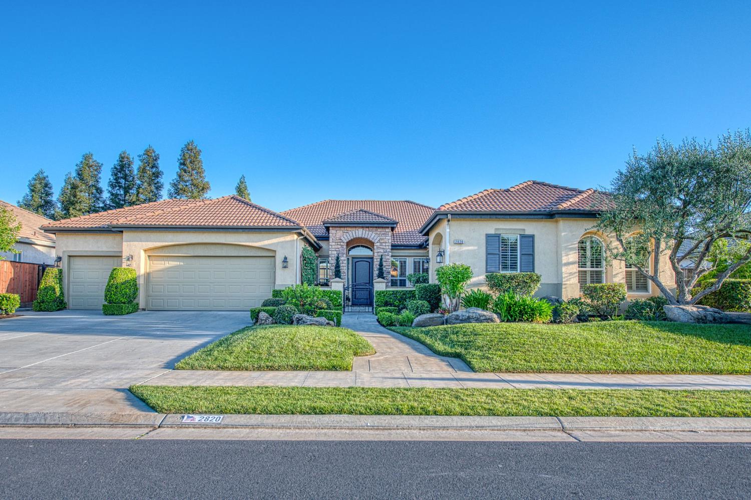2820 Serena Ave, Clovis, CA 93619