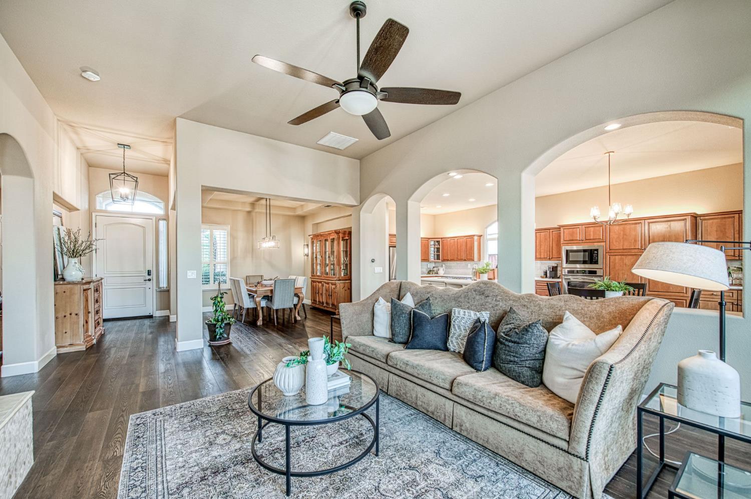 2820 Serena Ave, Clovis, CA 93619