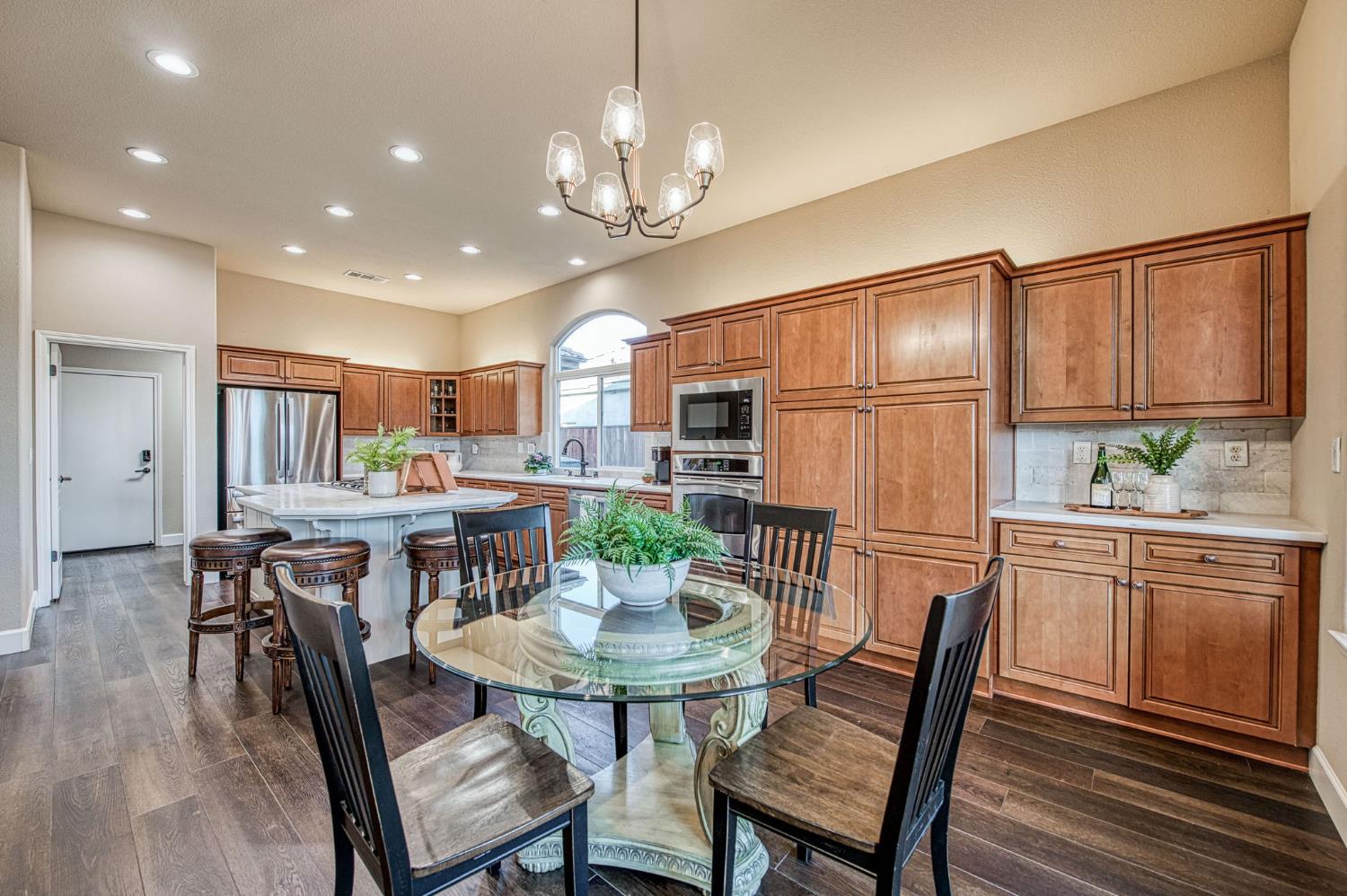 2820 Serena Ave, Clovis, CA 93619
