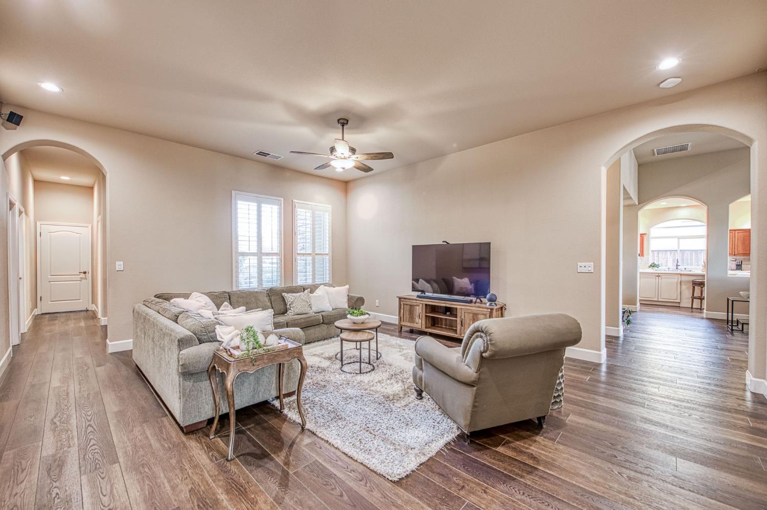 2820 Serena Ave, Clovis, CA 93619