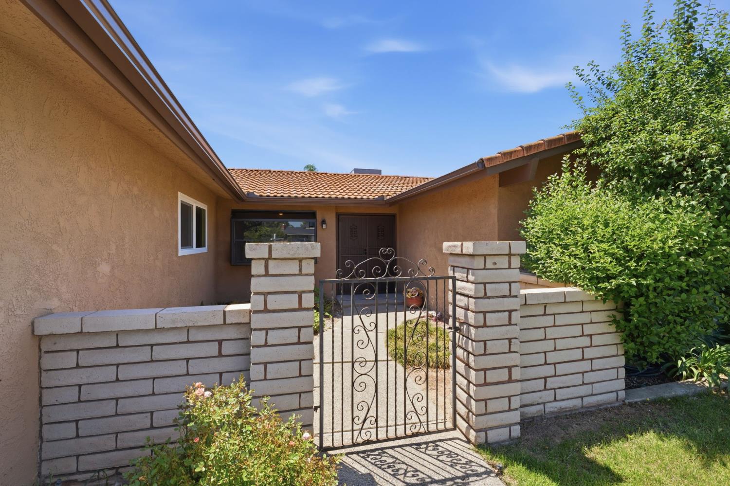 343 N Orangewood Ave, Fresno, CA 93727