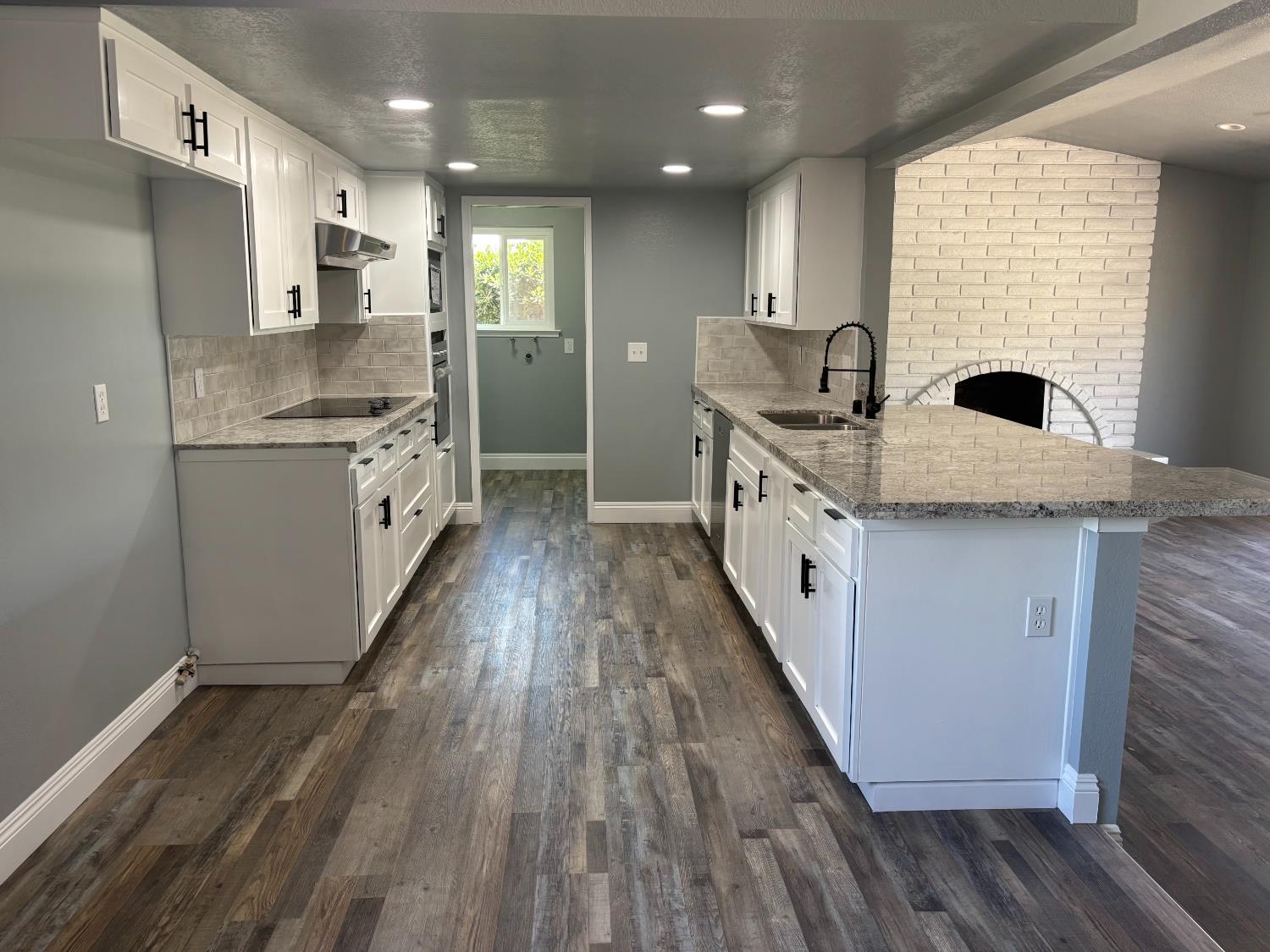 343 N Orangewood Ave, Fresno, CA 93727