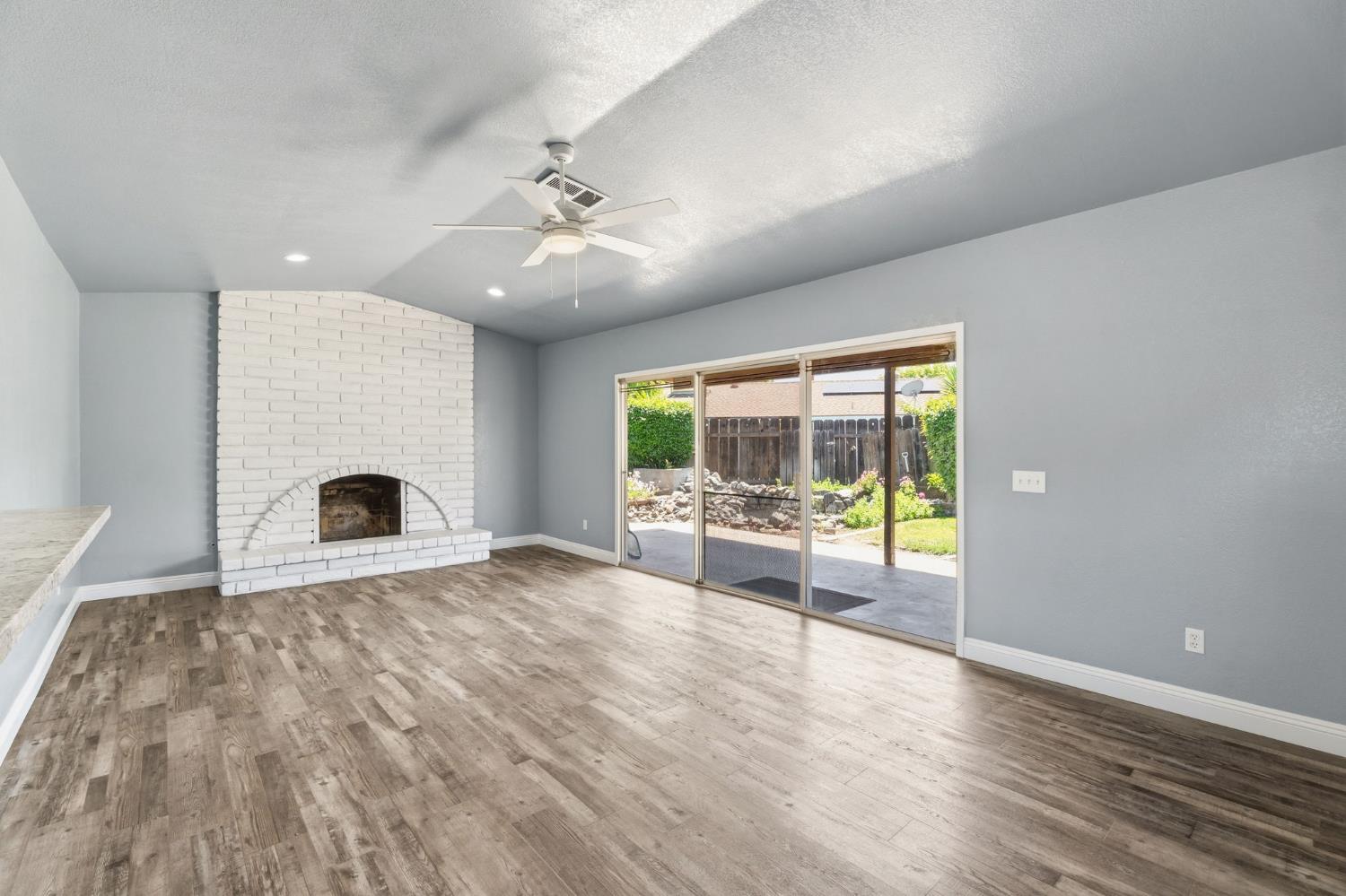 343 N Orangewood Ave, Fresno, CA 93727