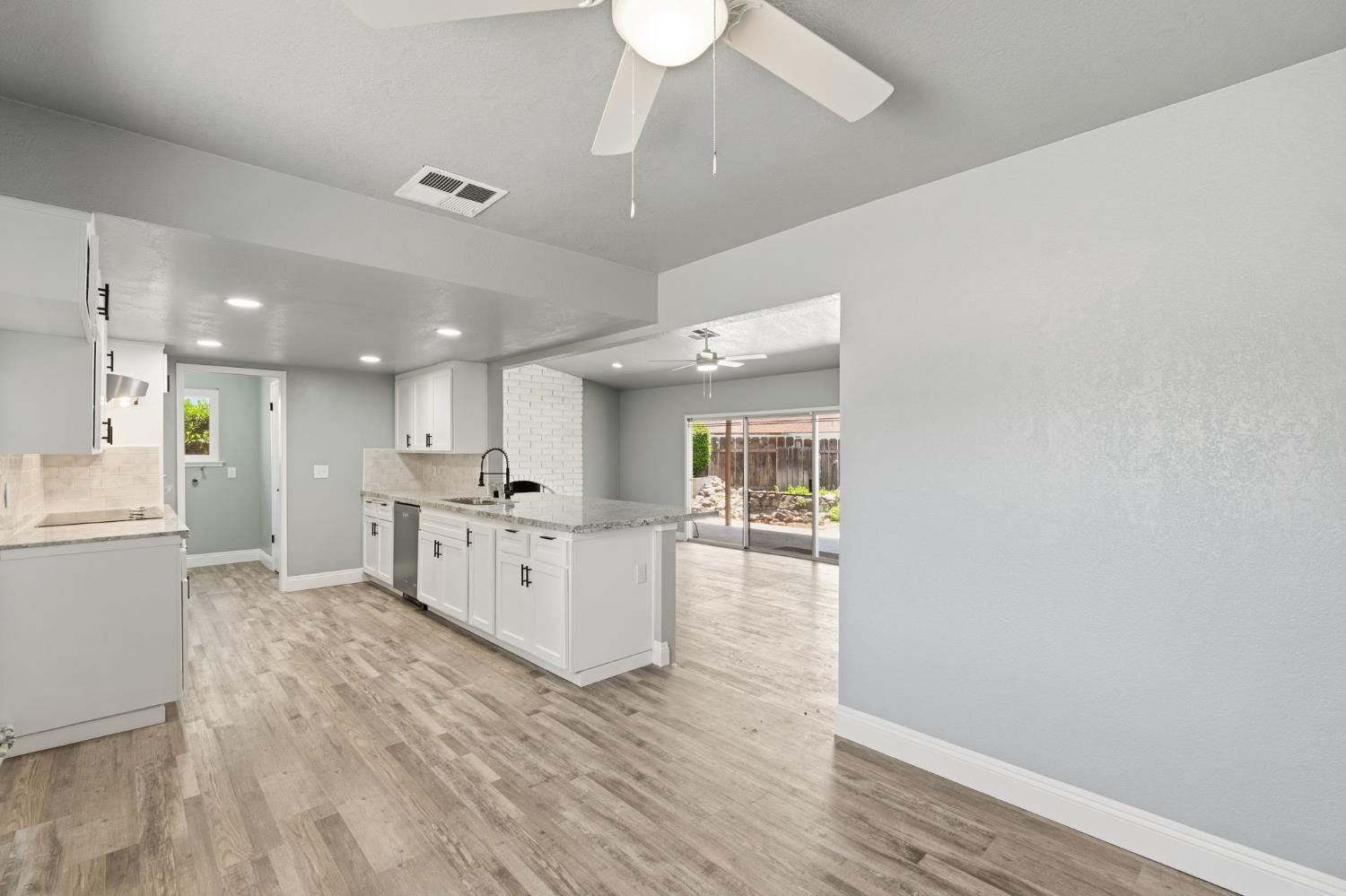 343 N Orangewood Ave, Fresno, CA 93727