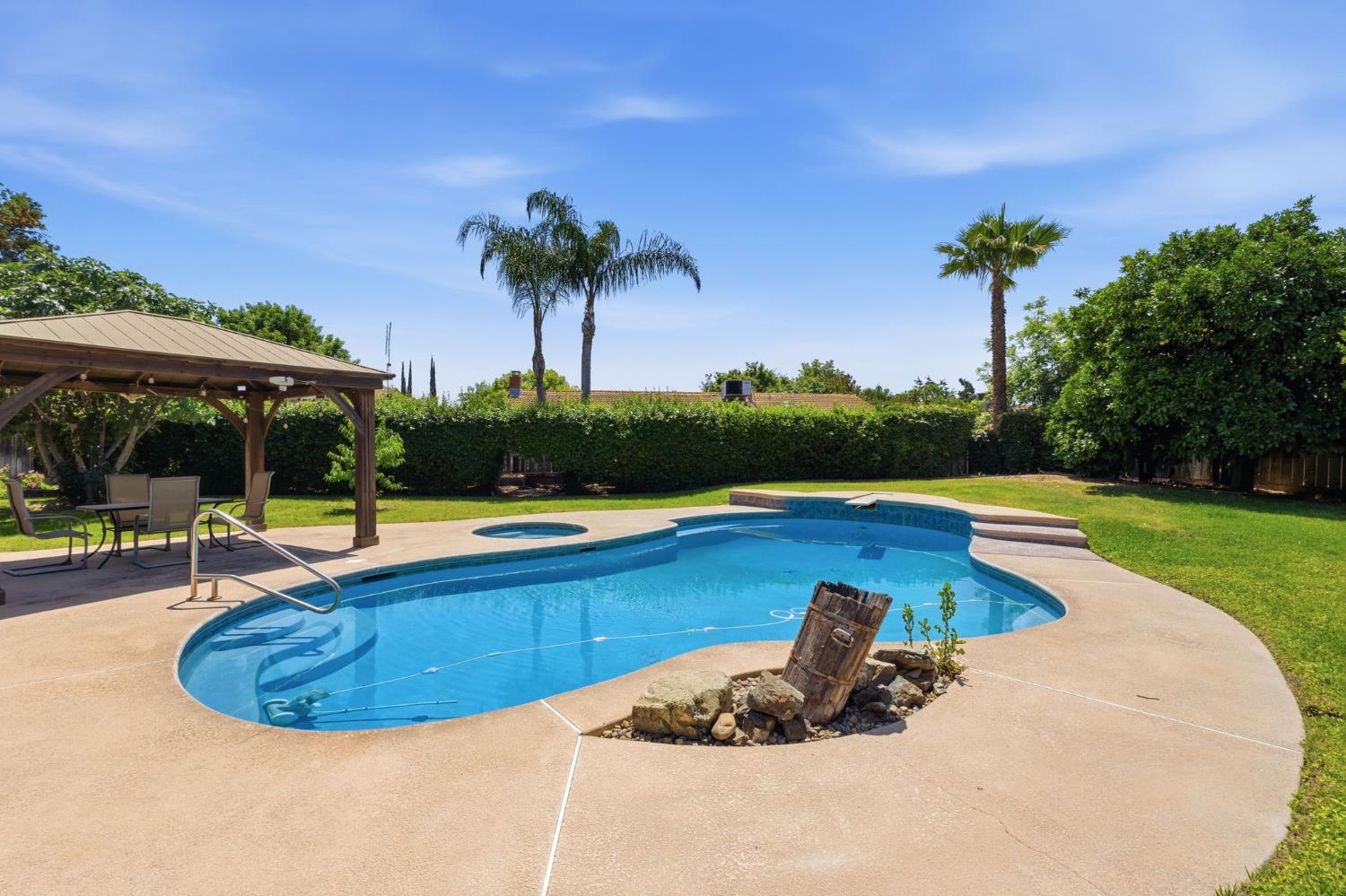 343 N Orangewood Ave, Fresno, CA 93727