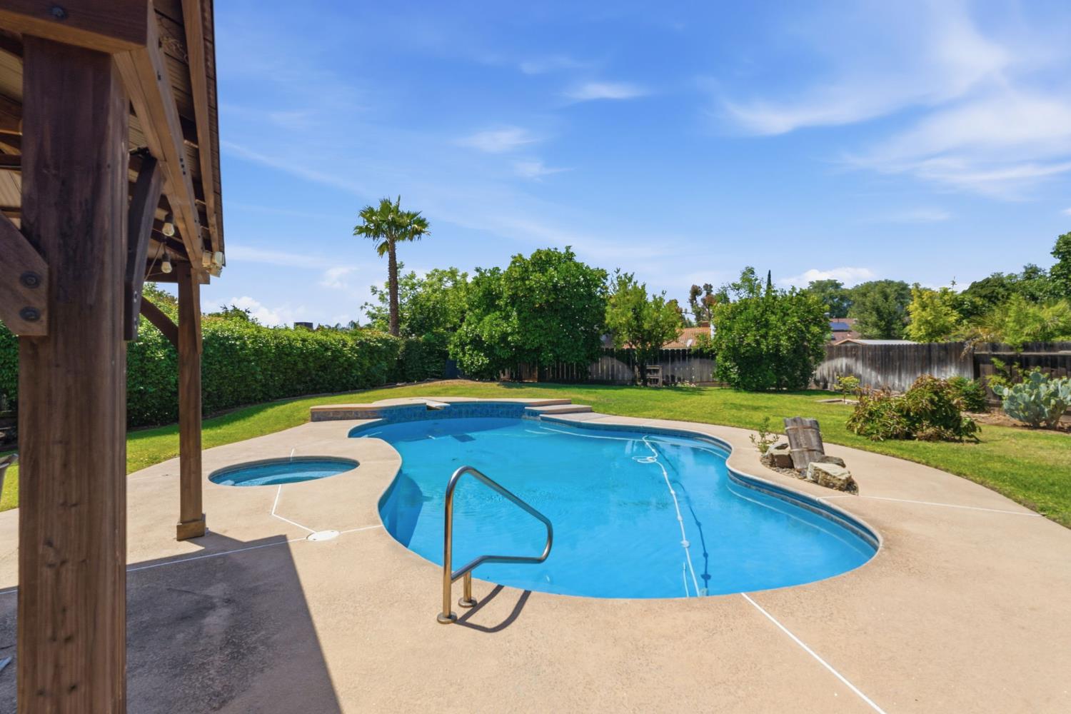 343 N Orangewood Ave, Fresno, CA 93727