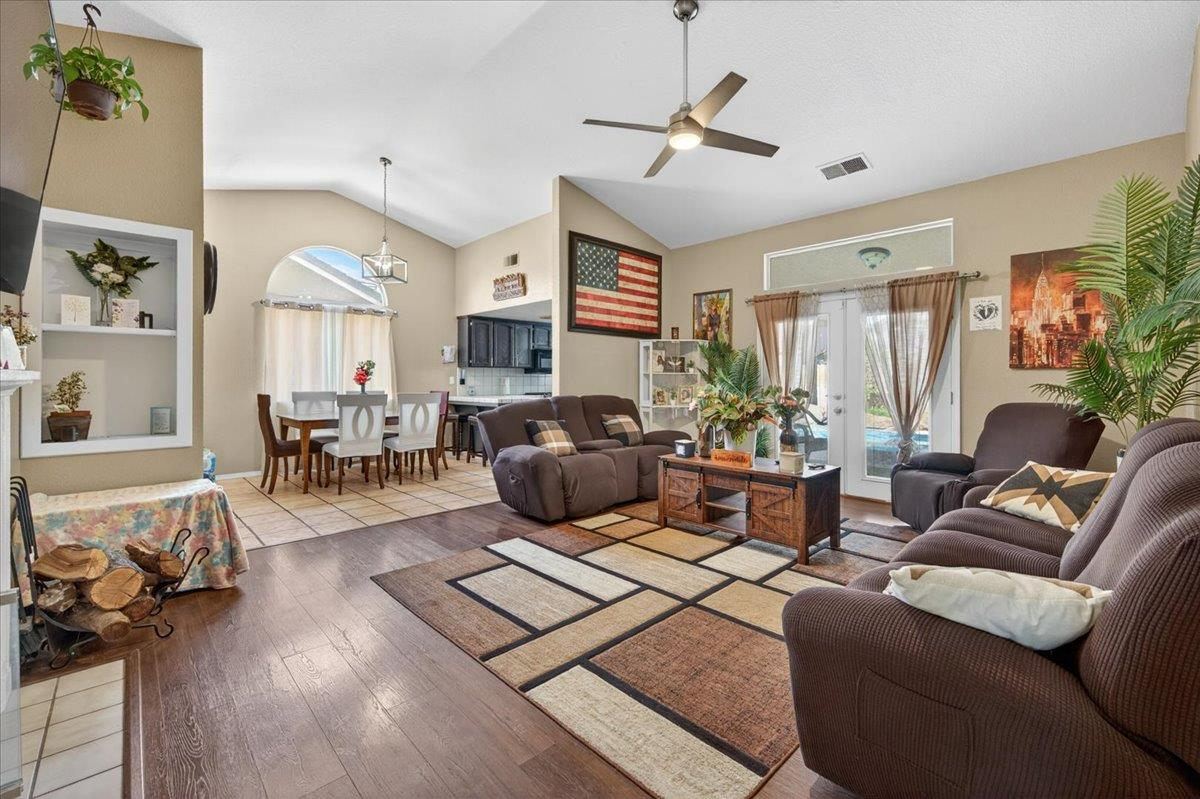 2459 N Bendel Ave, Fresno, CA 93722