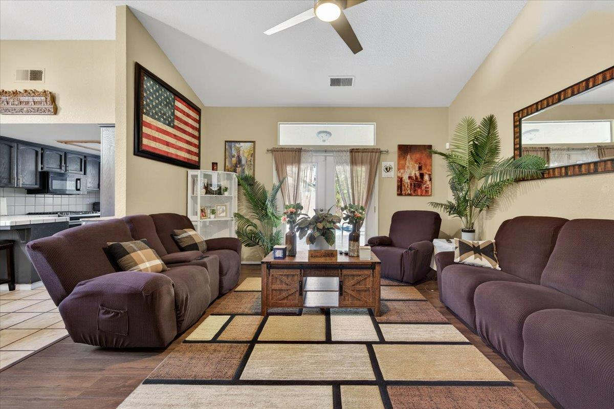 2459 N Bendel Ave, Fresno, CA 93722