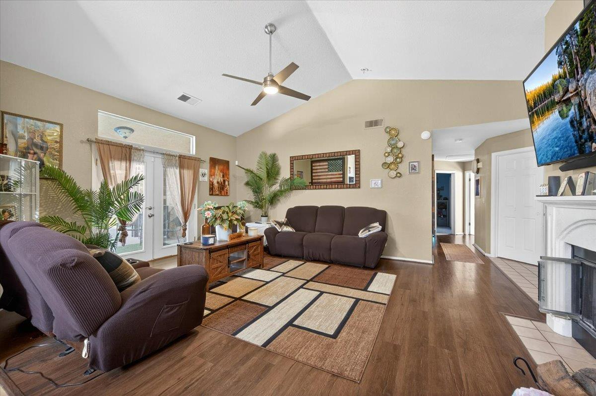 2459 N Bendel Ave, Fresno, CA 93722