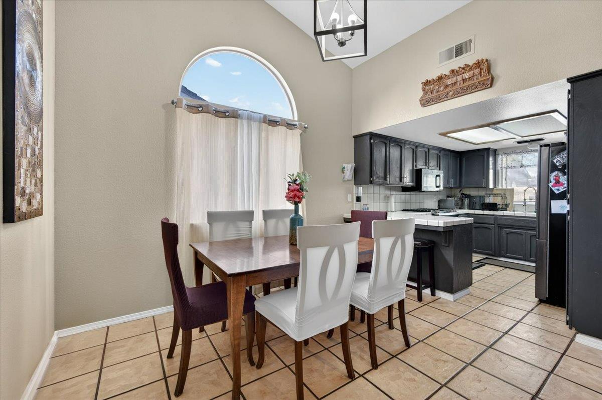 2459 N Bendel Ave, Fresno, CA 93722