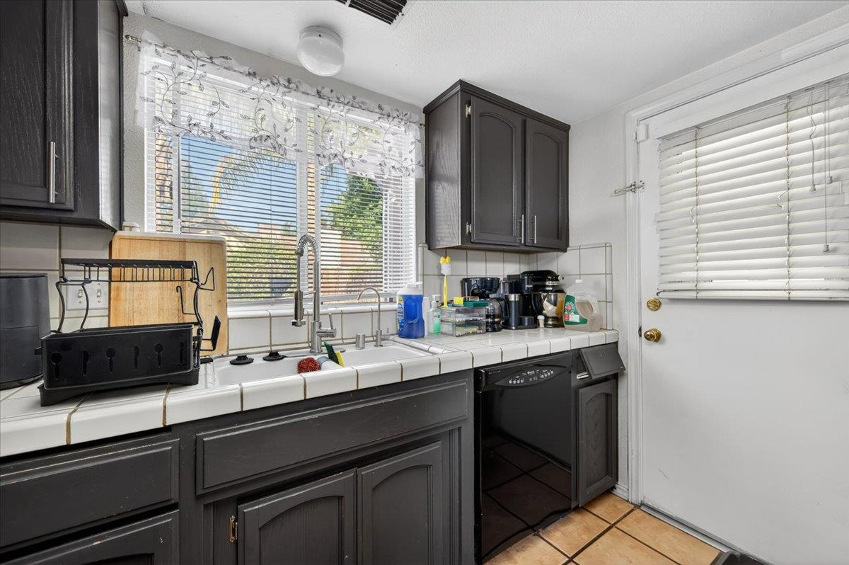 2459 N Bendel Ave, Fresno, CA 93722