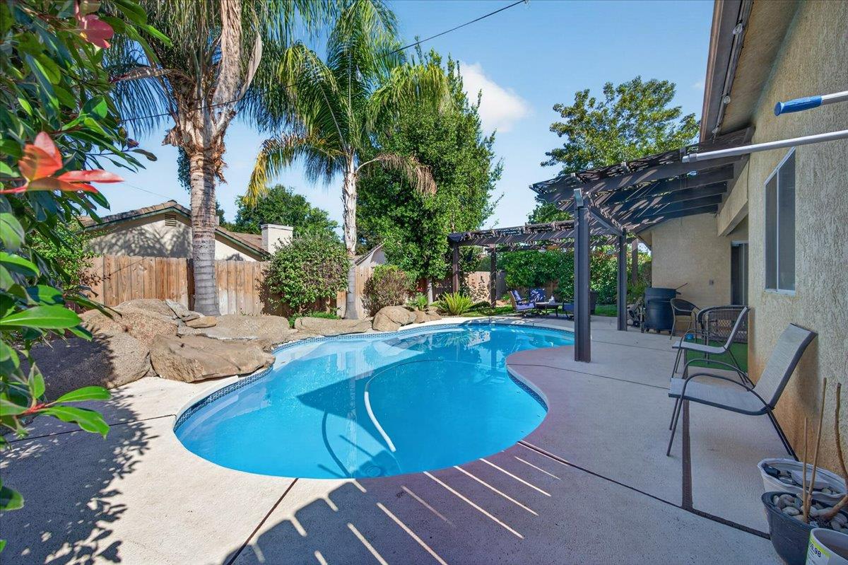2459 N Bendel Ave, Fresno, CA 93722