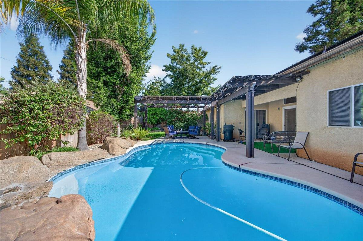 2459 N Bendel Ave, Fresno, CA 93722