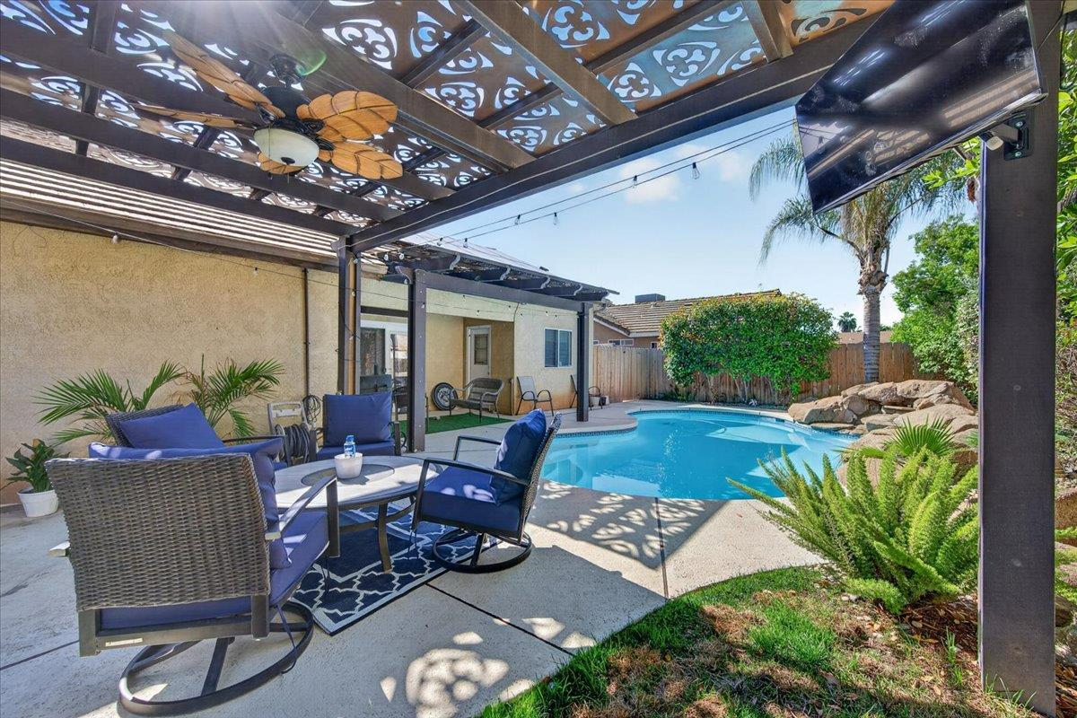 2459 N Bendel Ave, Fresno, CA 93722
