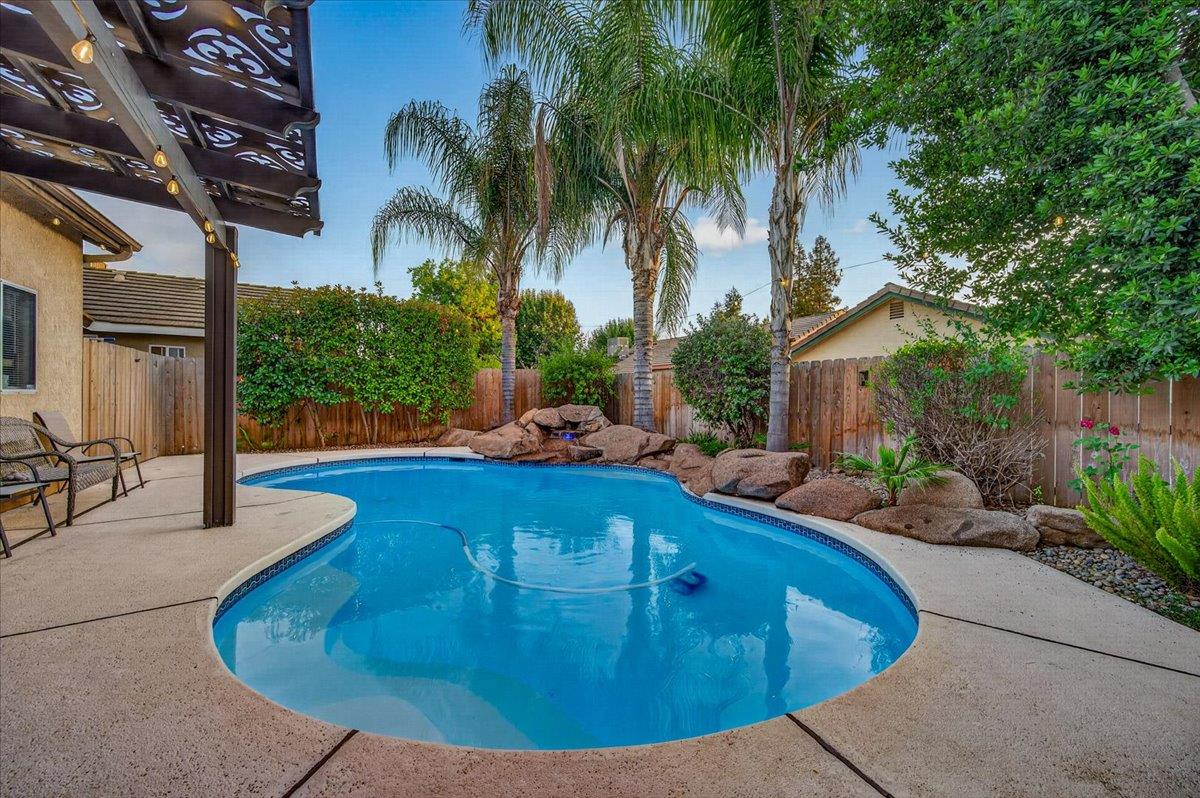 2459 N Bendel Ave, Fresno, CA 93722