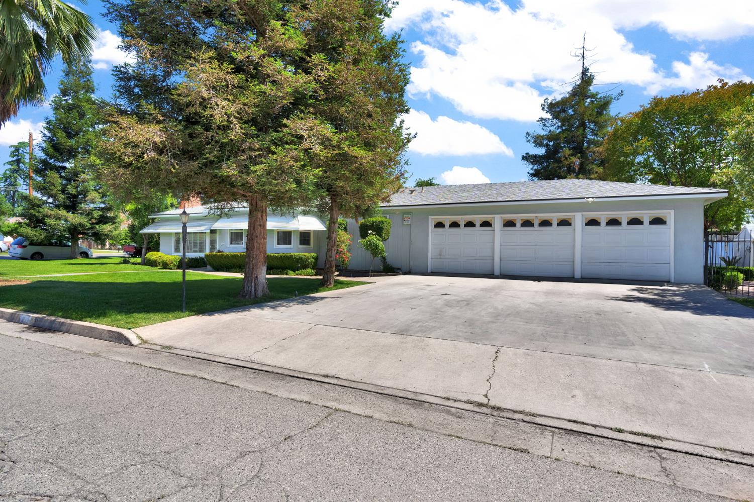 200 Lyons St, Madera, CA 93638