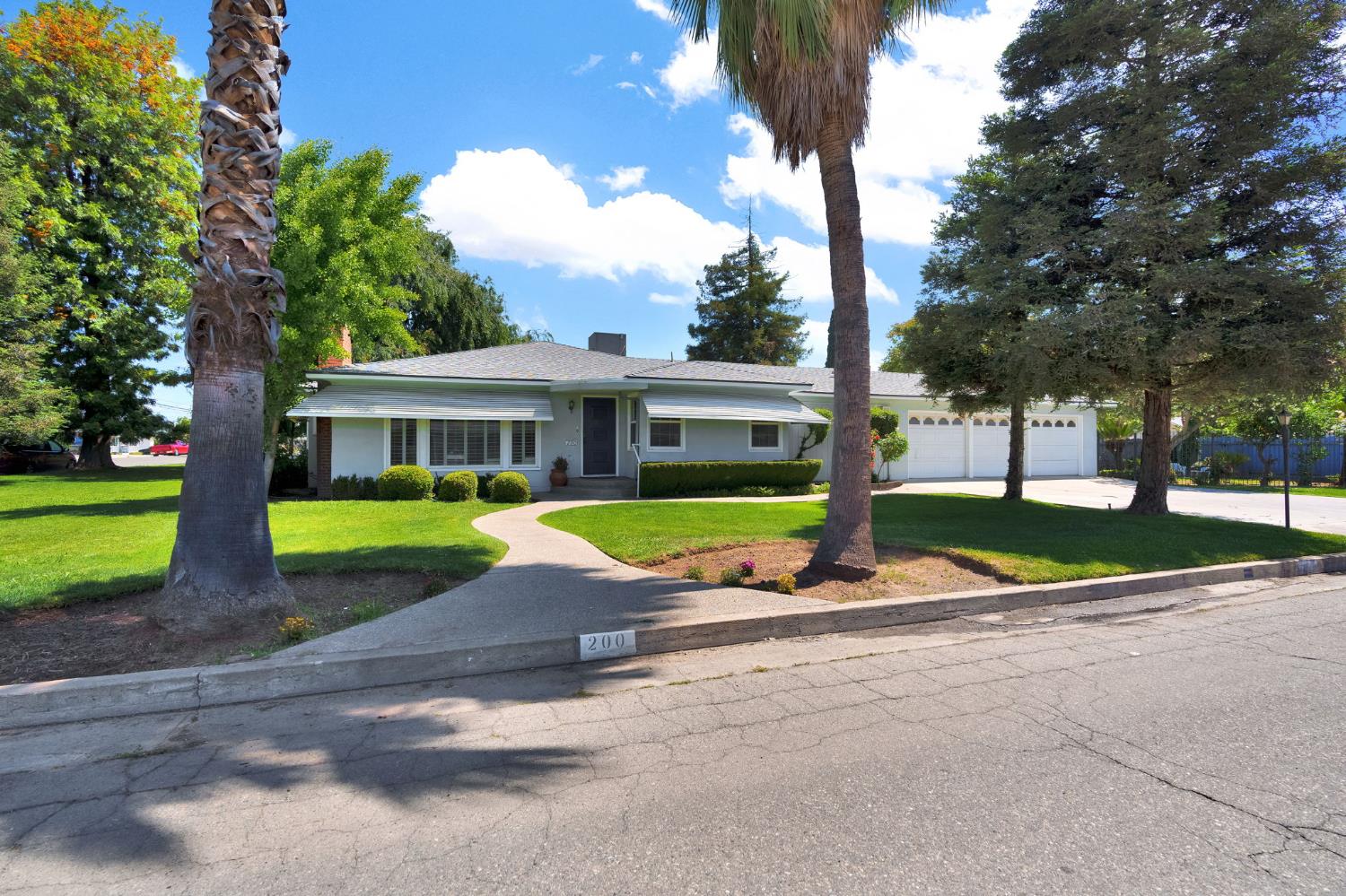 200 Lyons St, Madera, CA 93638