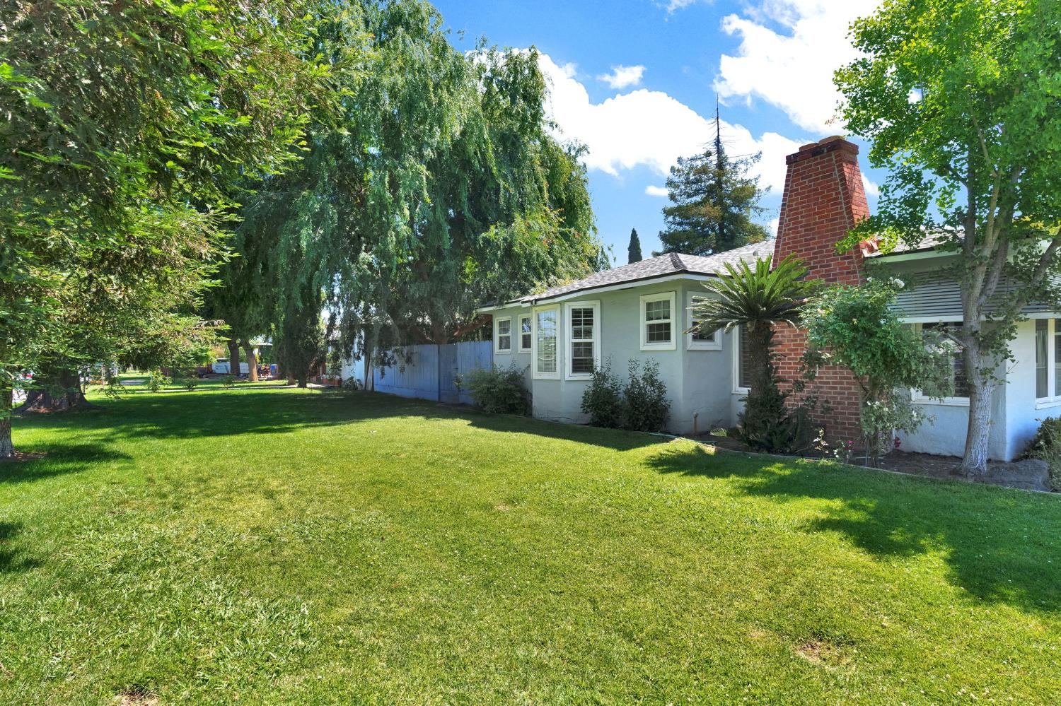 200 Lyons St, Madera, CA 93638