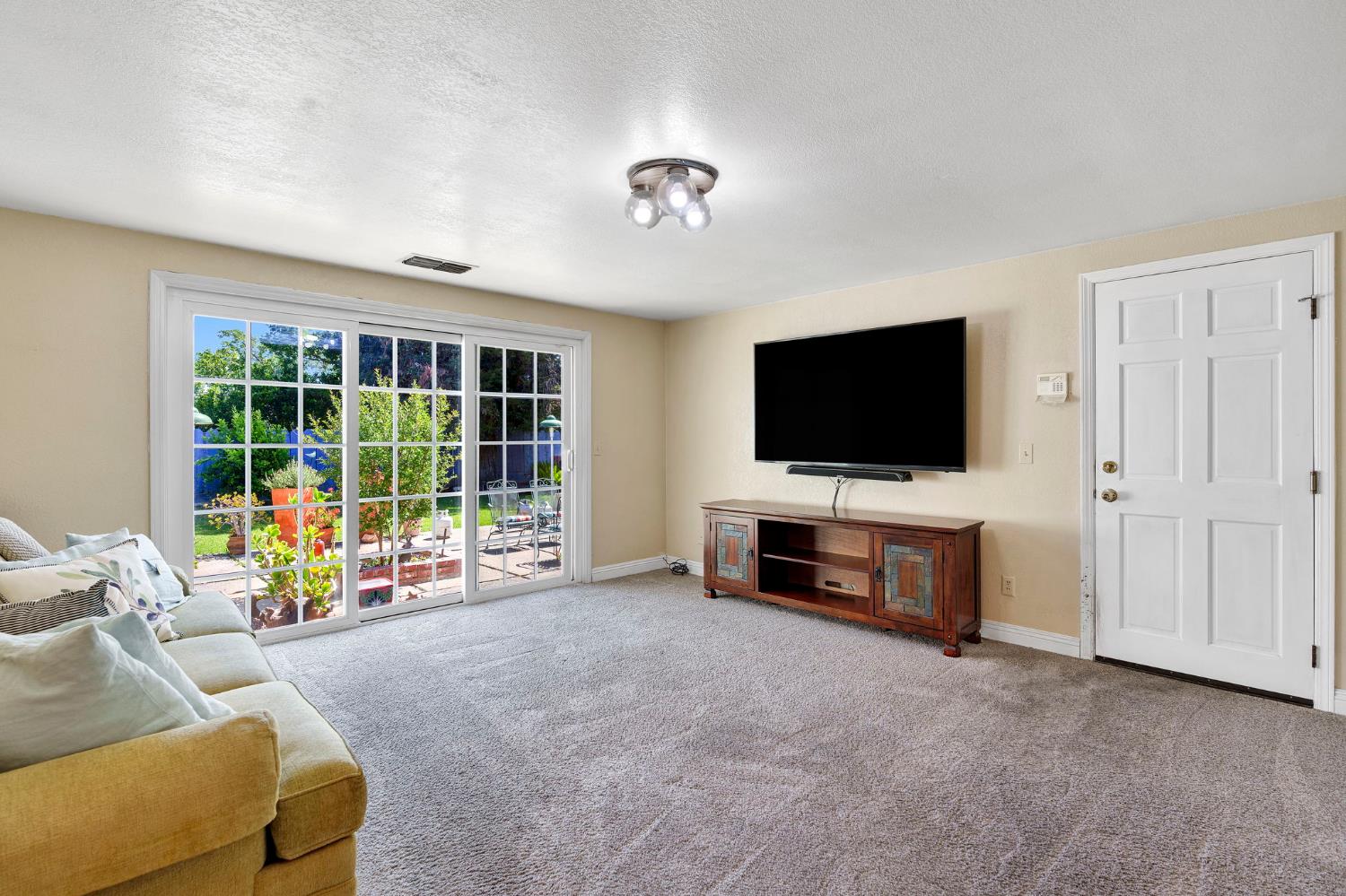 200 Lyons St, Madera, CA 93638