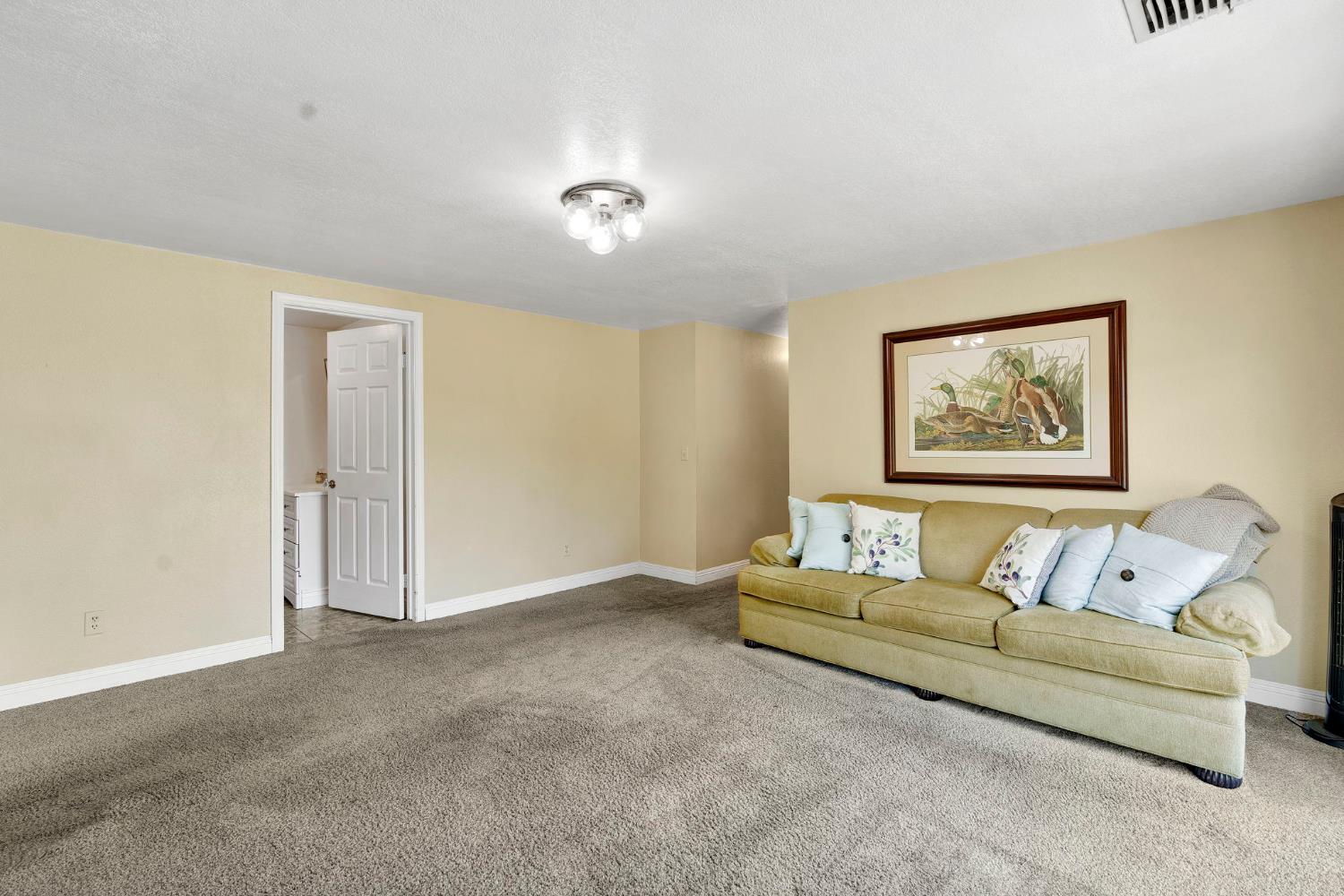 200 Lyons St, Madera, CA 93638