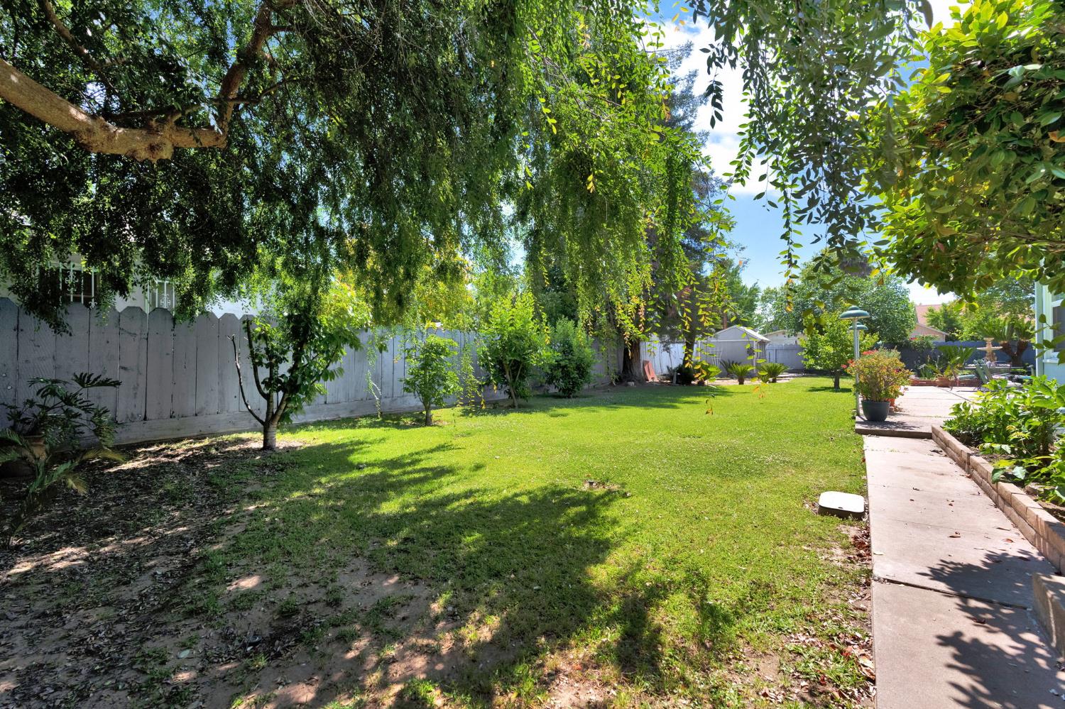 200 Lyons St, Madera, CA 93638