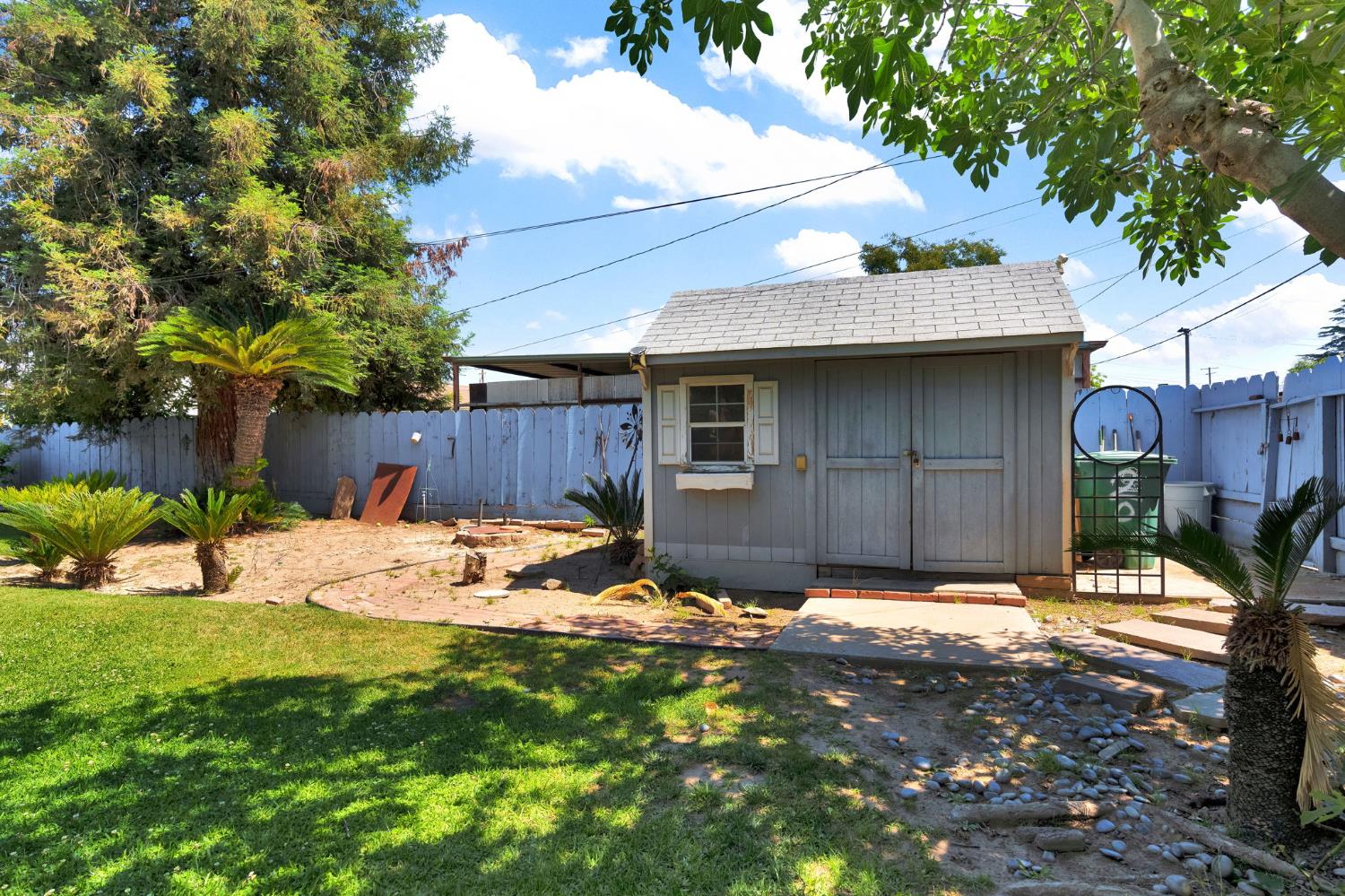 200 Lyons St, Madera, CA 93638